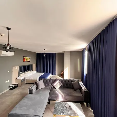 216 Hill Suites-3